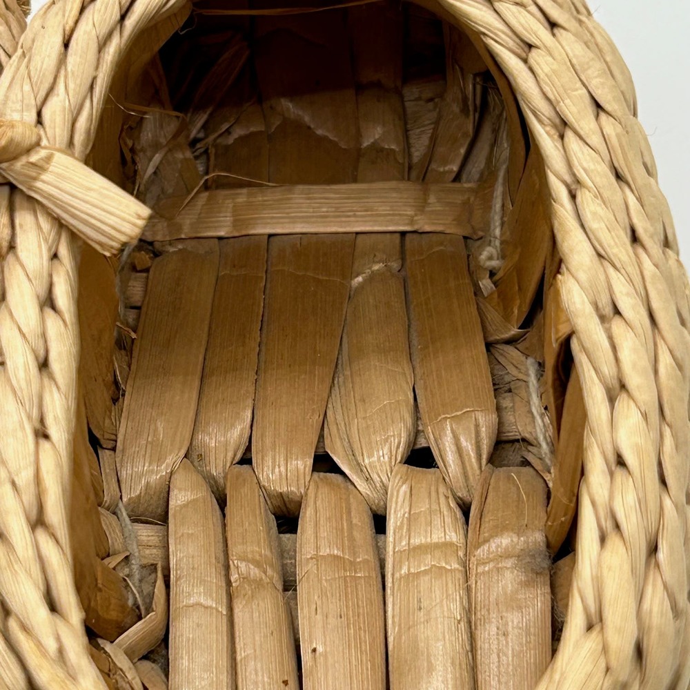 Vintage Woven Straw Childrens Shoes Made in Shandong China - Picture 4 of 9